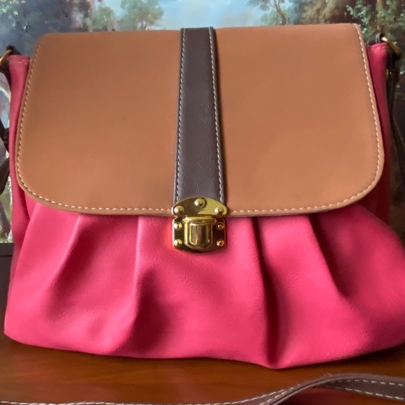 π¨π¦π¨π¦π¨π¦New without tag 
Carlo G. Salmon Coloured
Crossbody Purse π¨π¦π¨π¦π¨π¦ - Picture 2 of 5